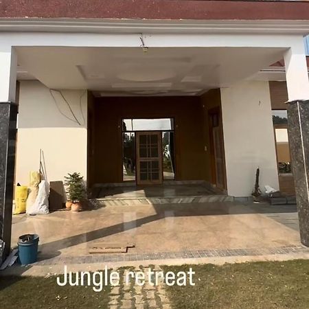 The Jungle Retreat Hotell Ghaziabad Exteriör bild